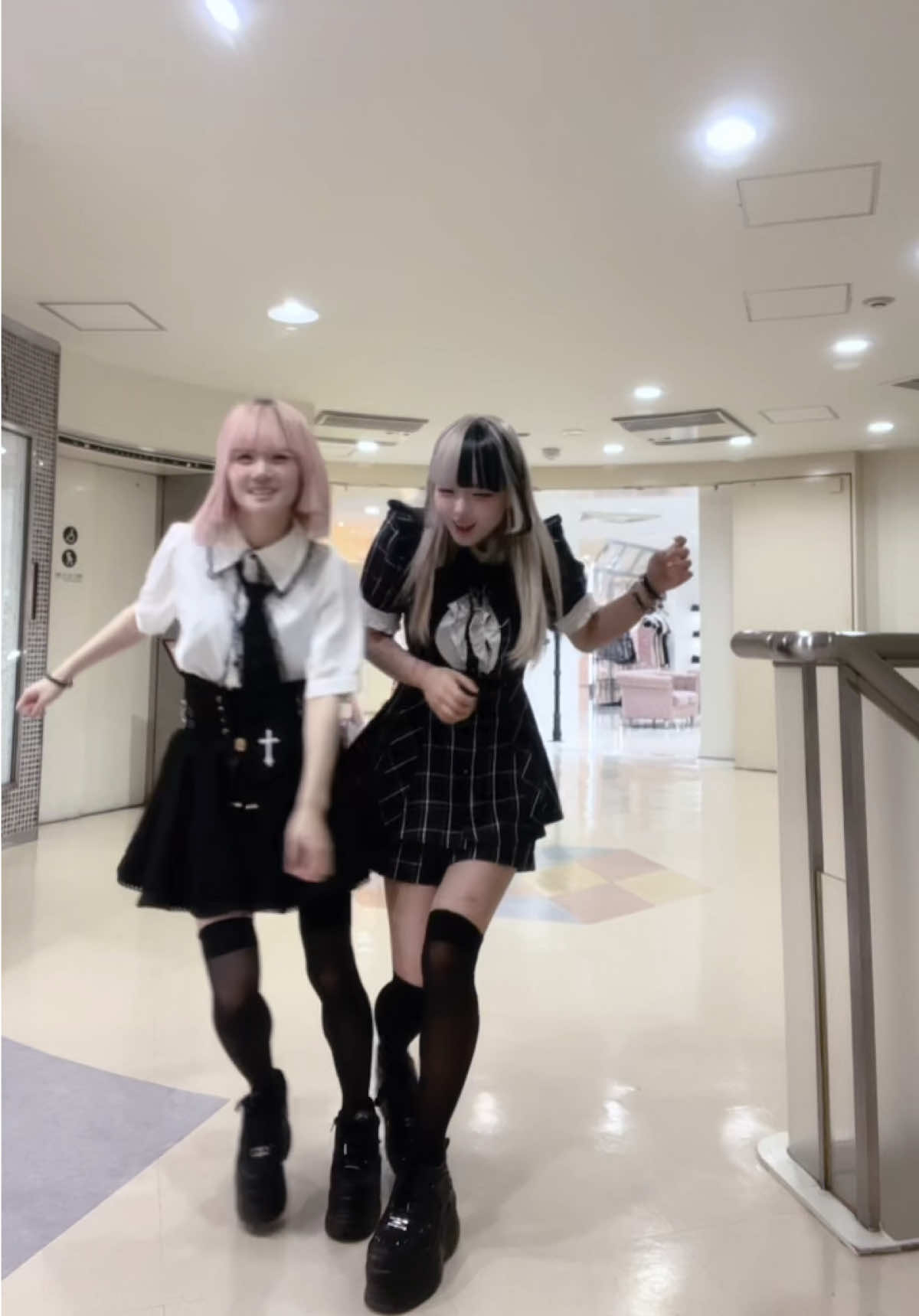 @あうる