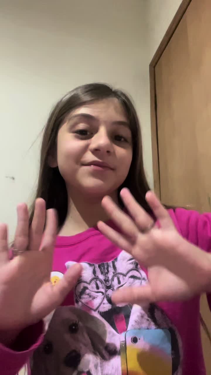 @Lavínia🩷✨