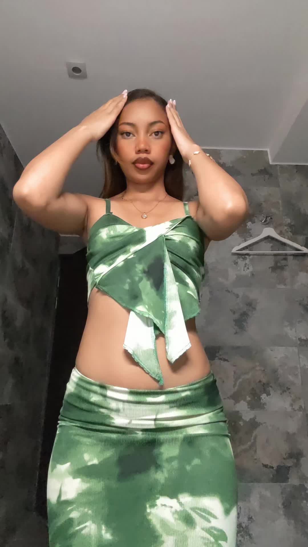 @Tiffanouu