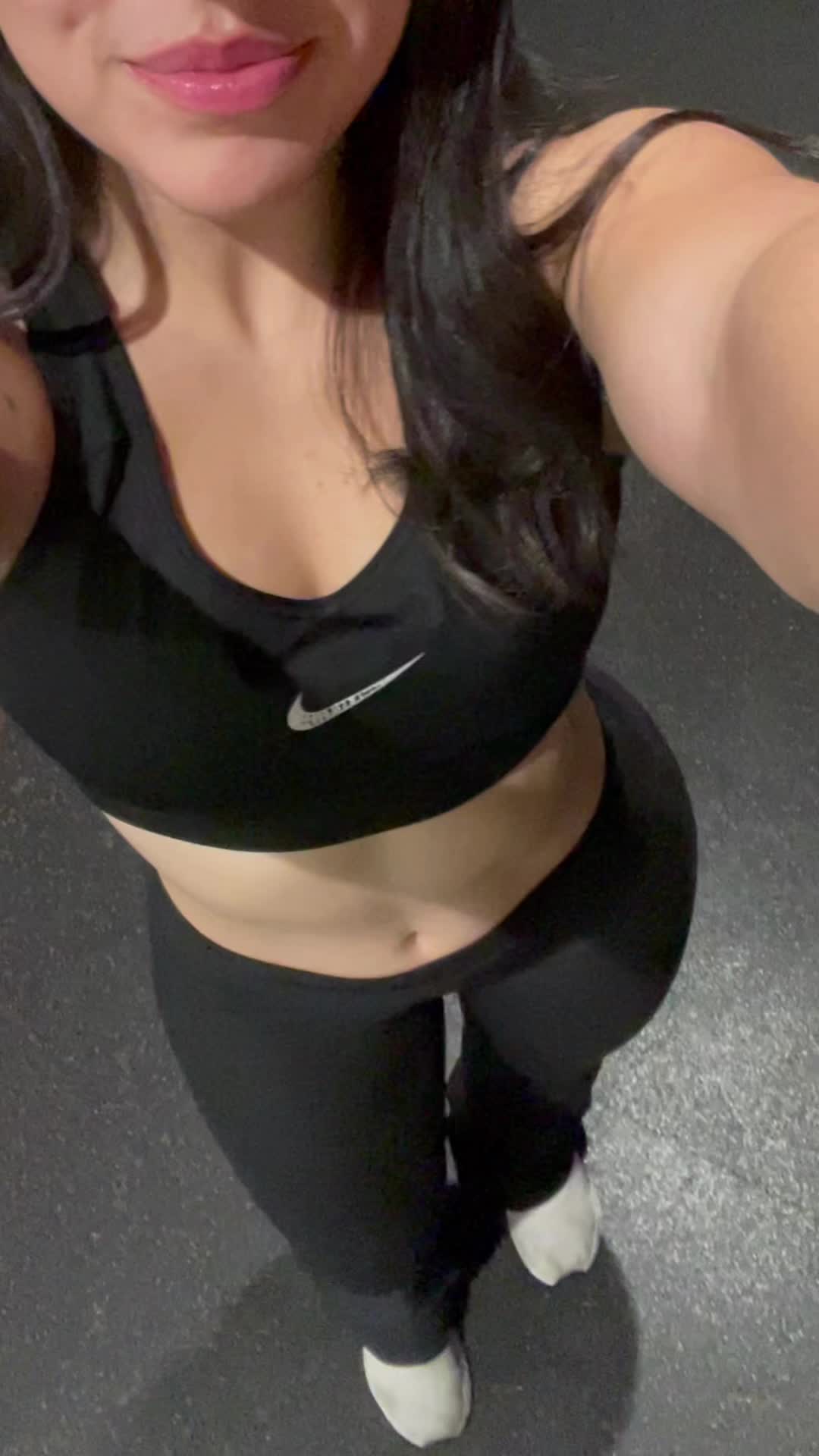 @aneesaharroyo