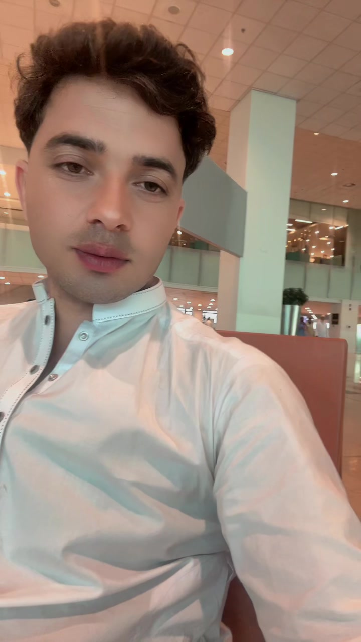 @Alx Zada Vlogs