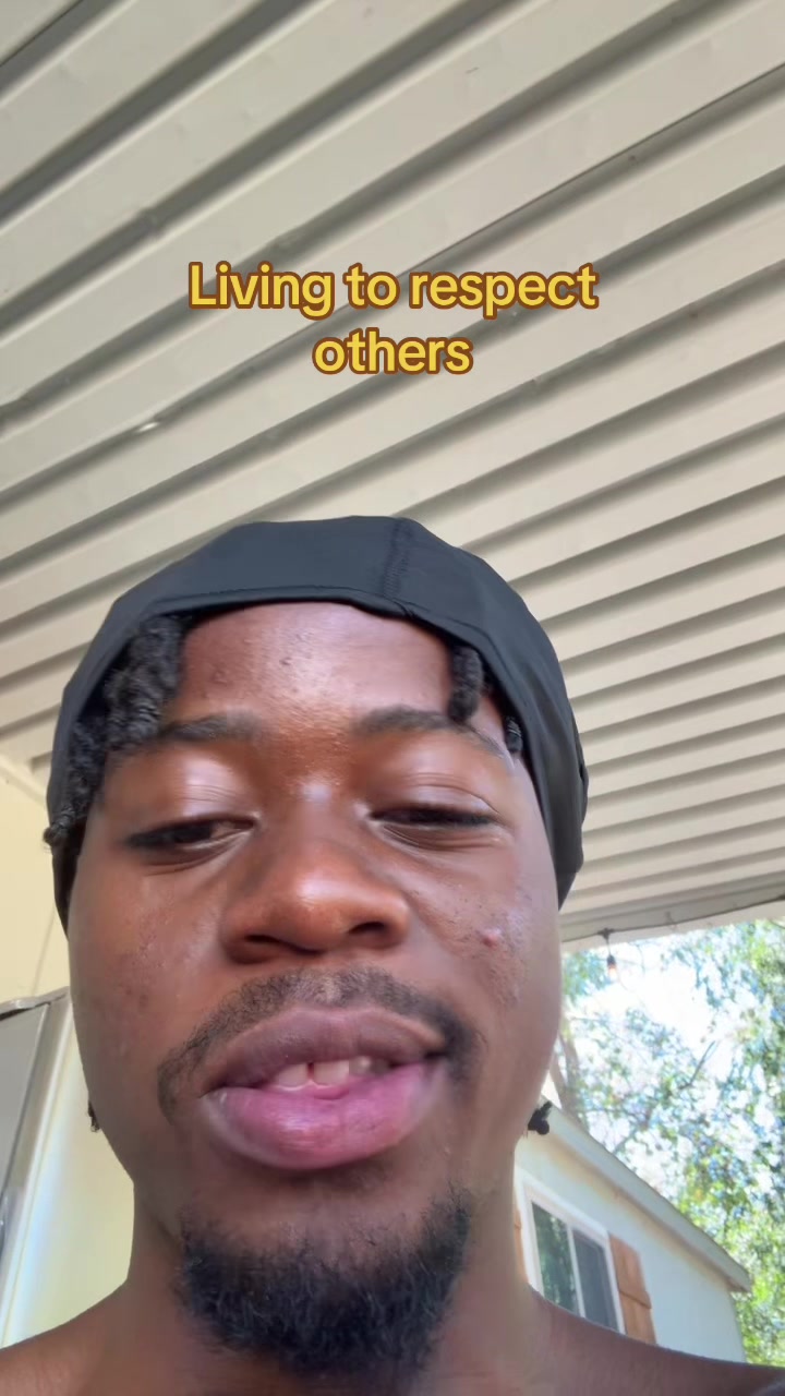 @moyoezzy