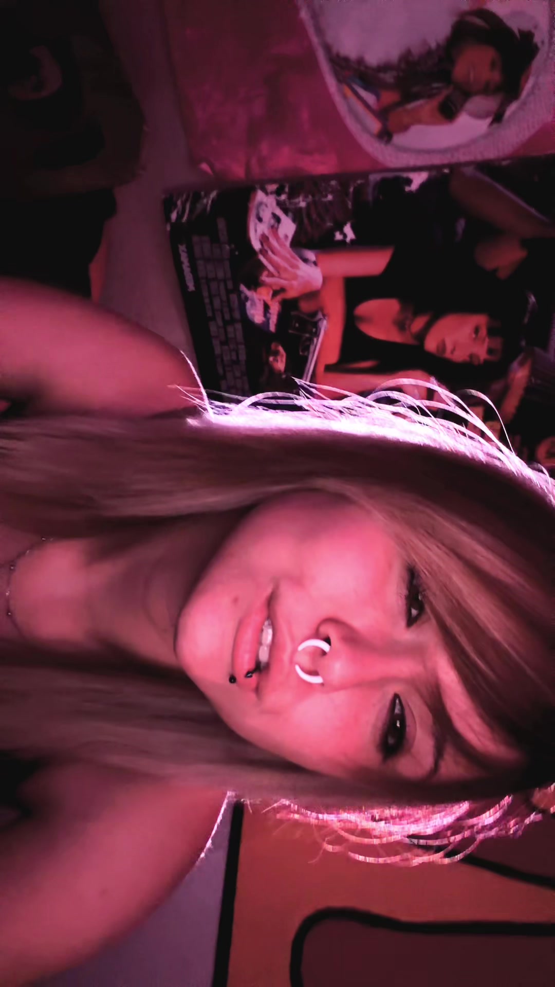 @Lainey🎞️