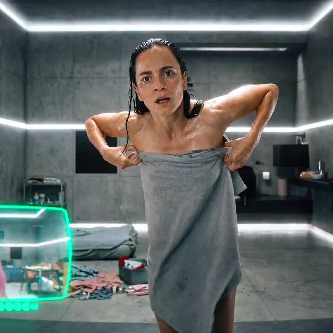@𝗠𝗼𝘃𝗶𝗲 𝗟𝗮𝗻𝗱 🎥😲👍