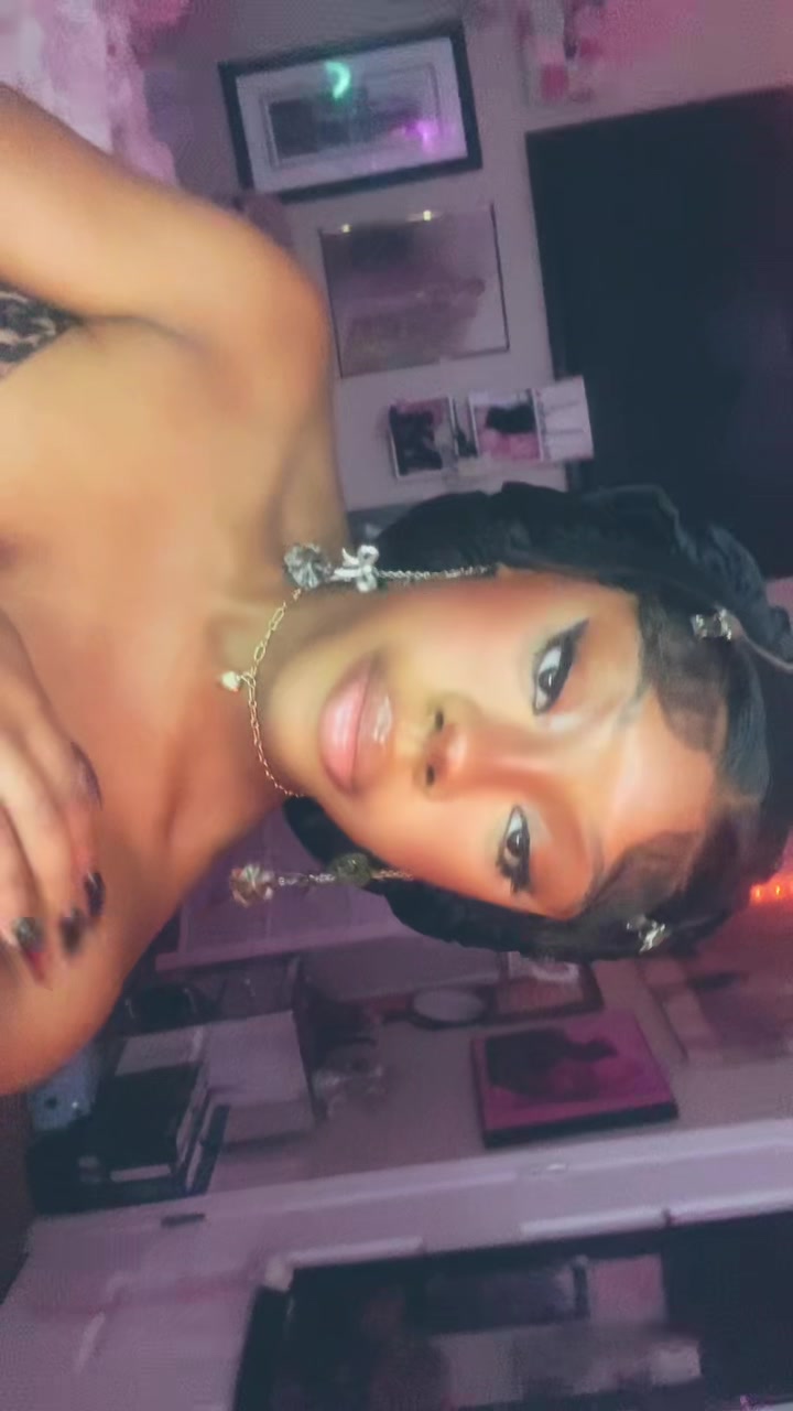 @LeonnaMarie ᥫ᭡