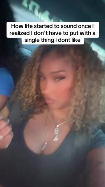 @Datgirlbeebee