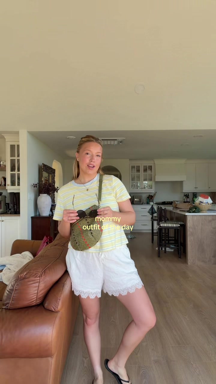 @Lauren | mom life + outfits