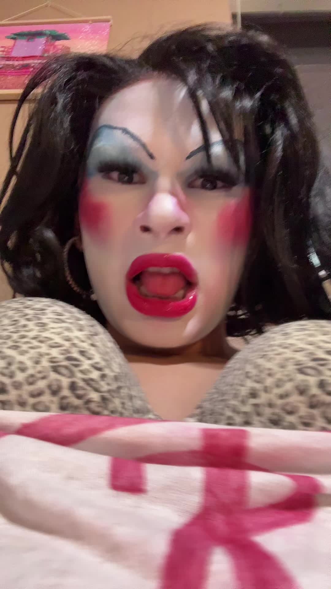 @sylvia_dotcom
