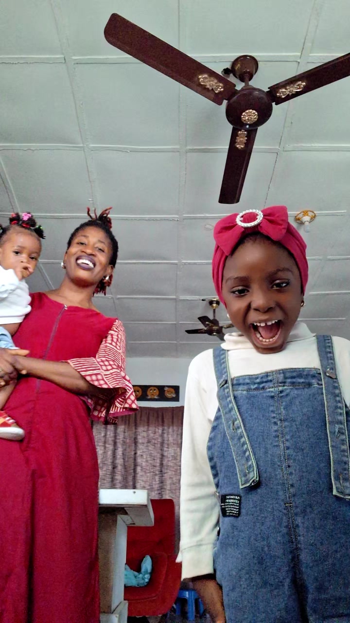 @Female photographer in minna