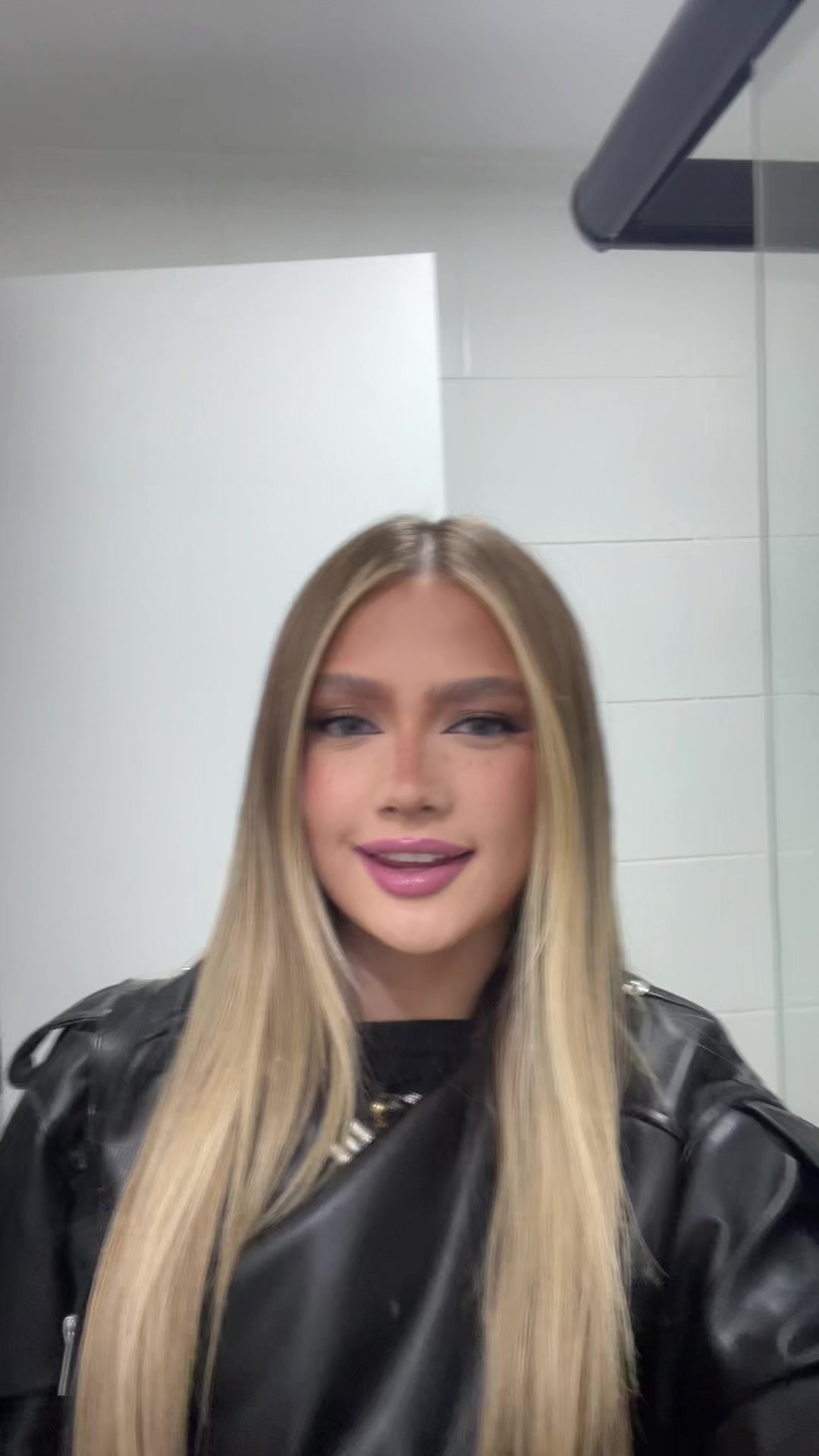 @&Egrave;rika Ferreira