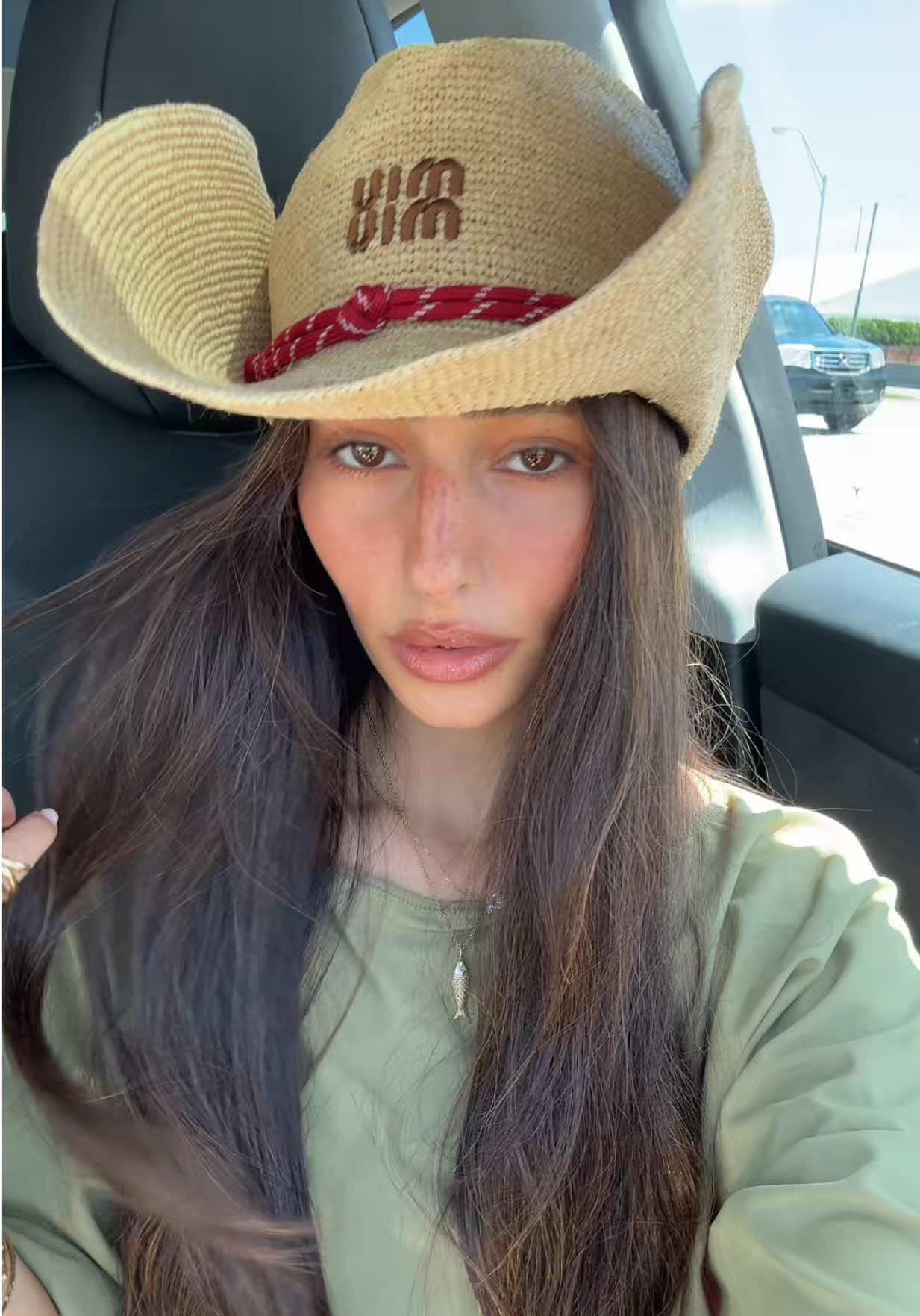 @Chaya | fashion & makeup