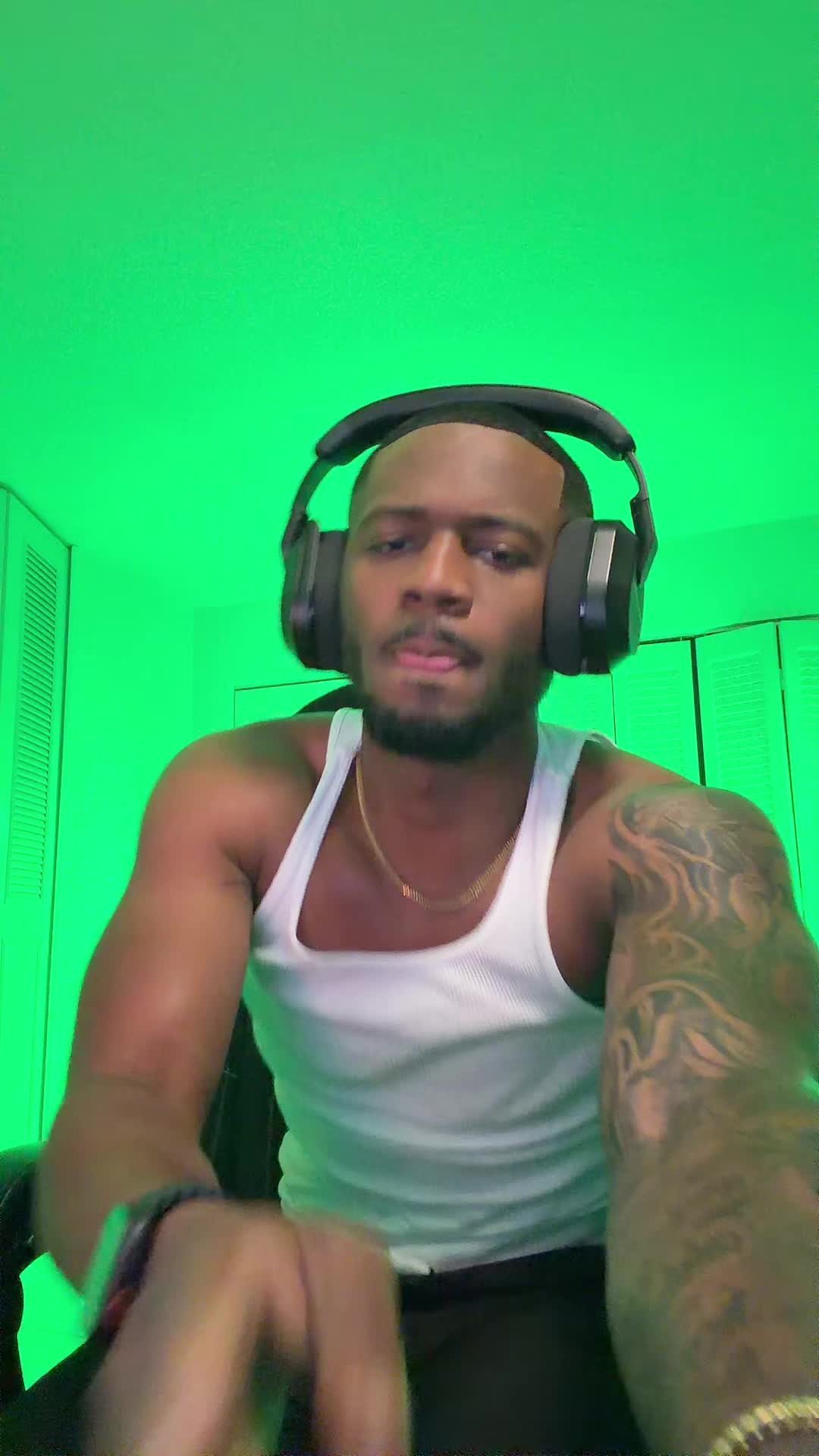 @👾