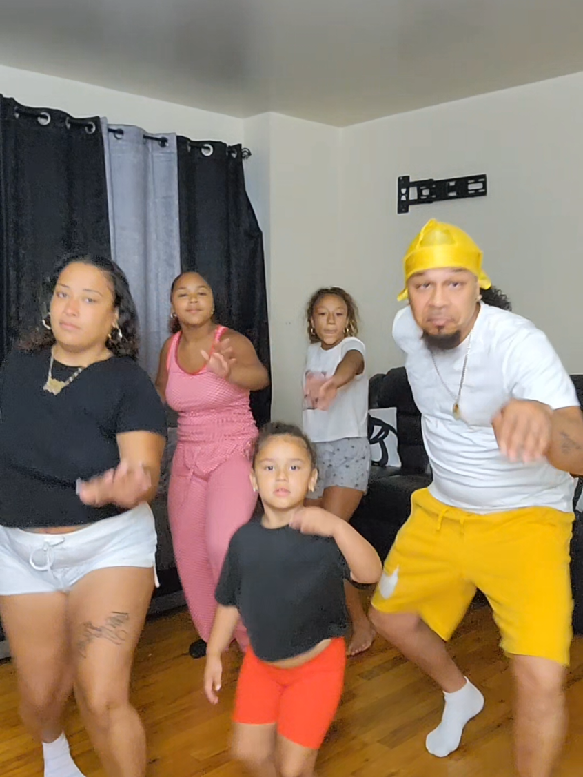 @FAMIILIAA !!🤴
