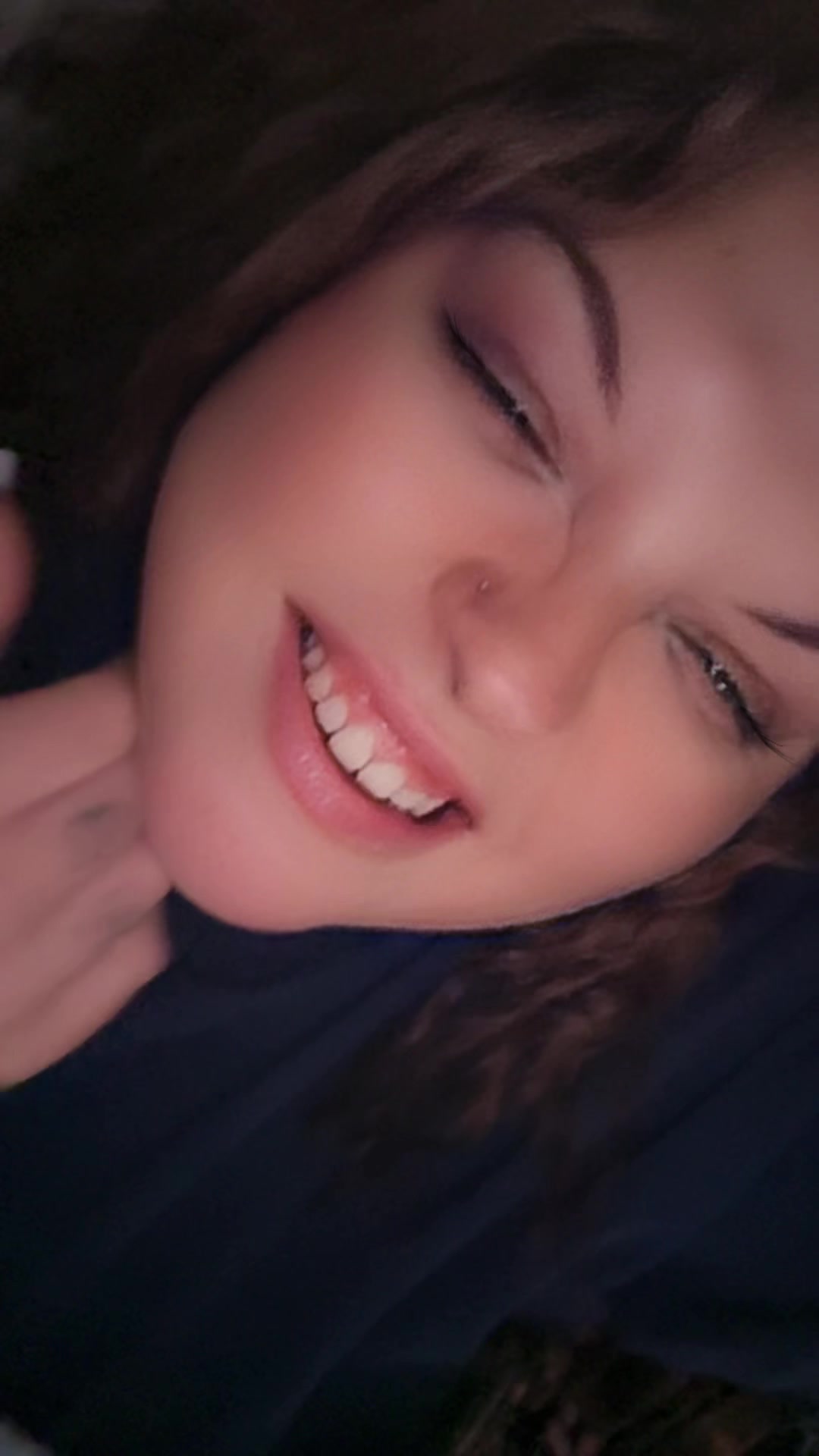 @💦Blue eyes and thick thighs💦