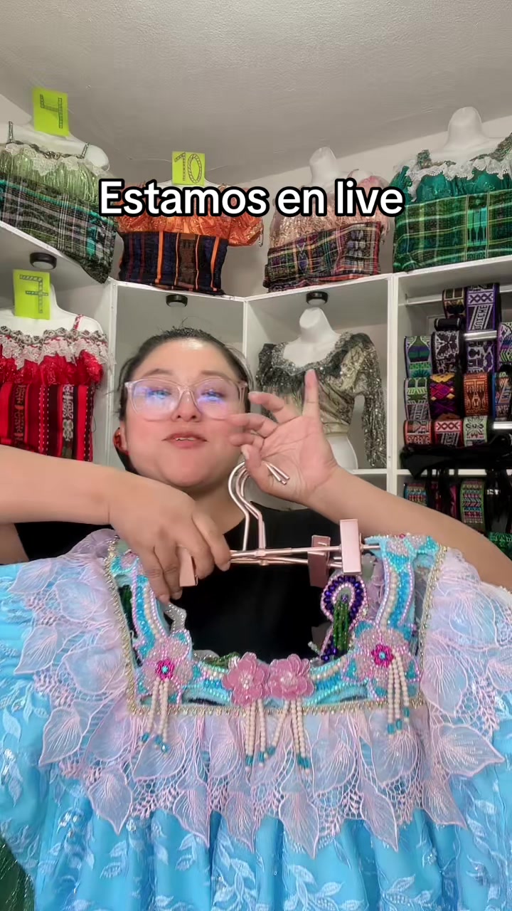 @Típicos Saloj
