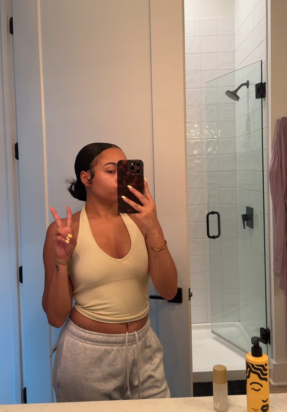 @Bella