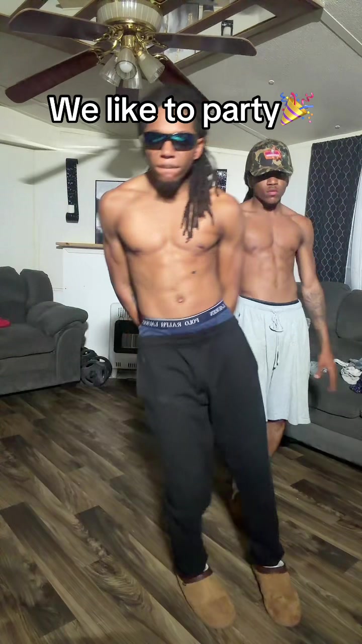 @Ghettotwins_