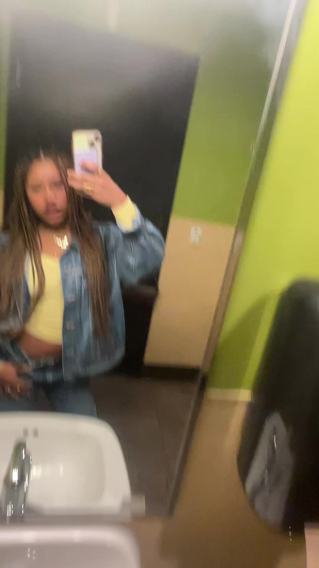 @Bella
