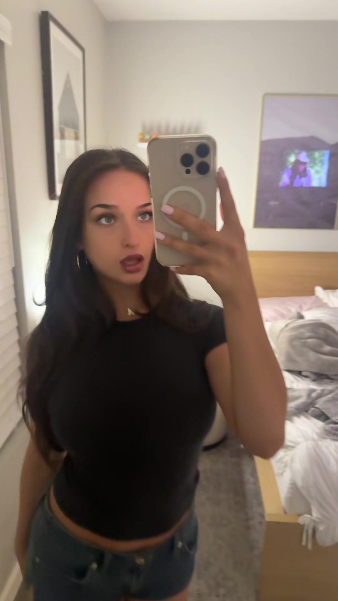 @Ava