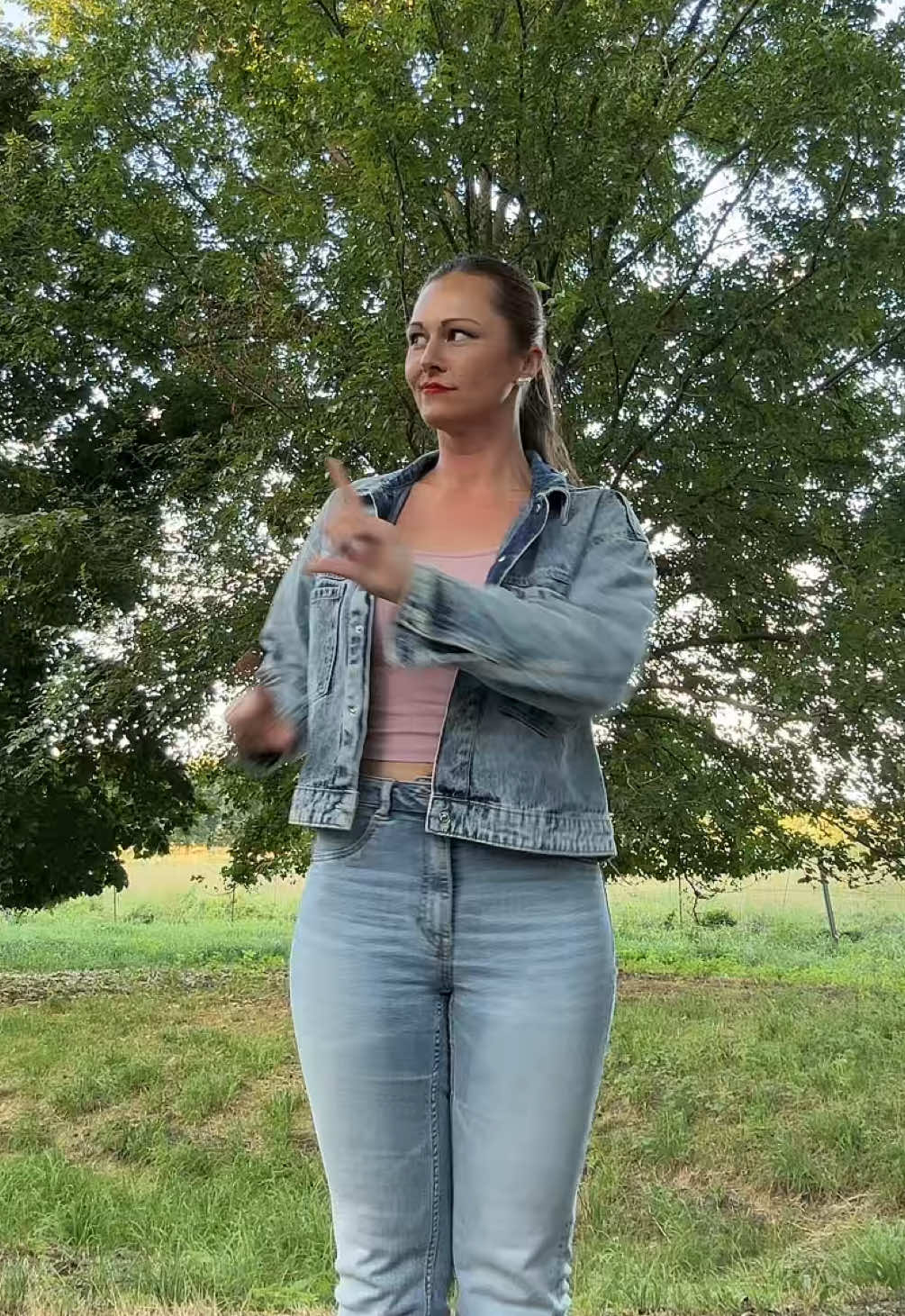 @joanna.lesley_