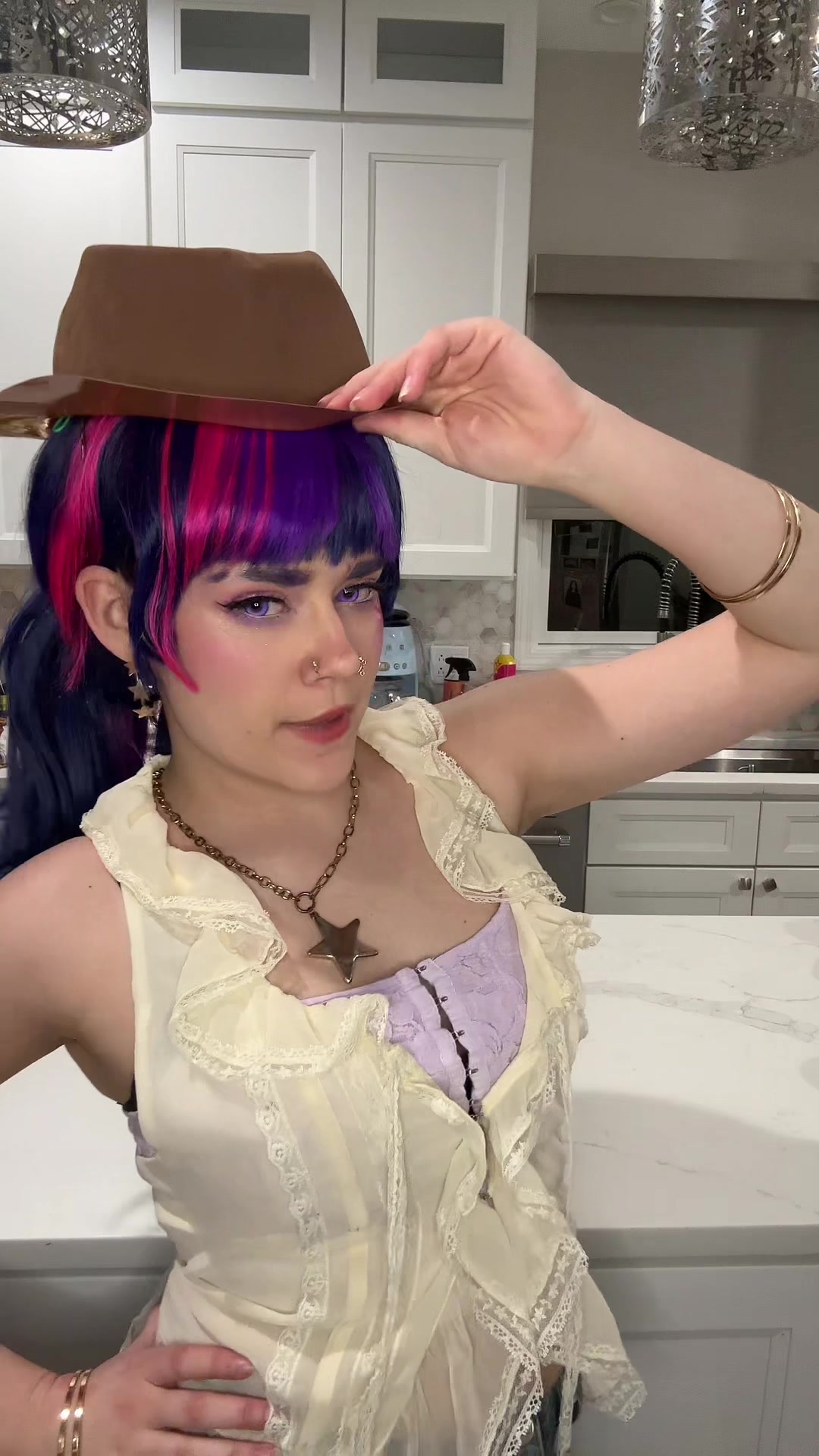 @Beeisbonkers