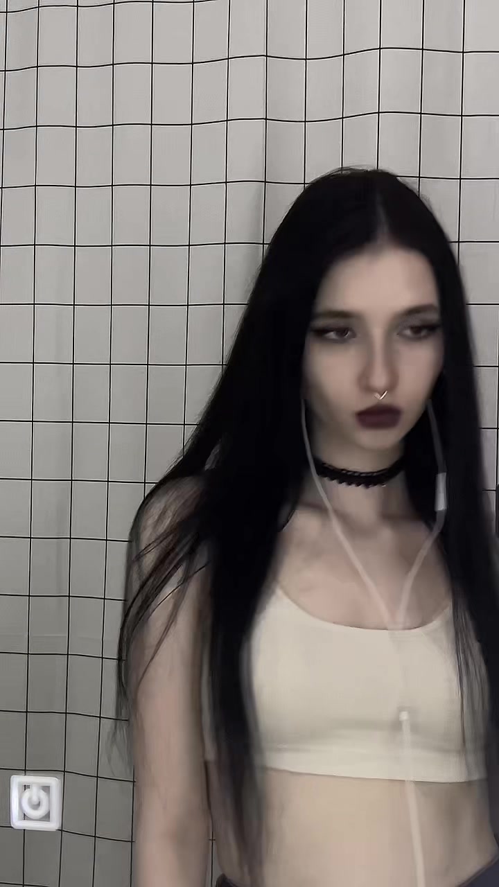 @carolunaris