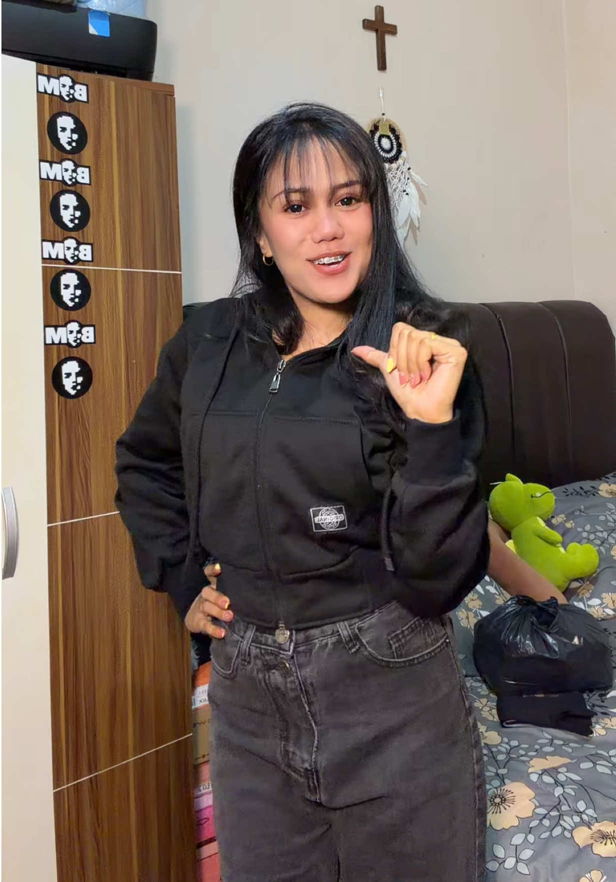 @𝐀𝐩𝐫𝐢 𝐒𝐢𝐡𝐨𝐦𝐛𝐢𝐧𝐠