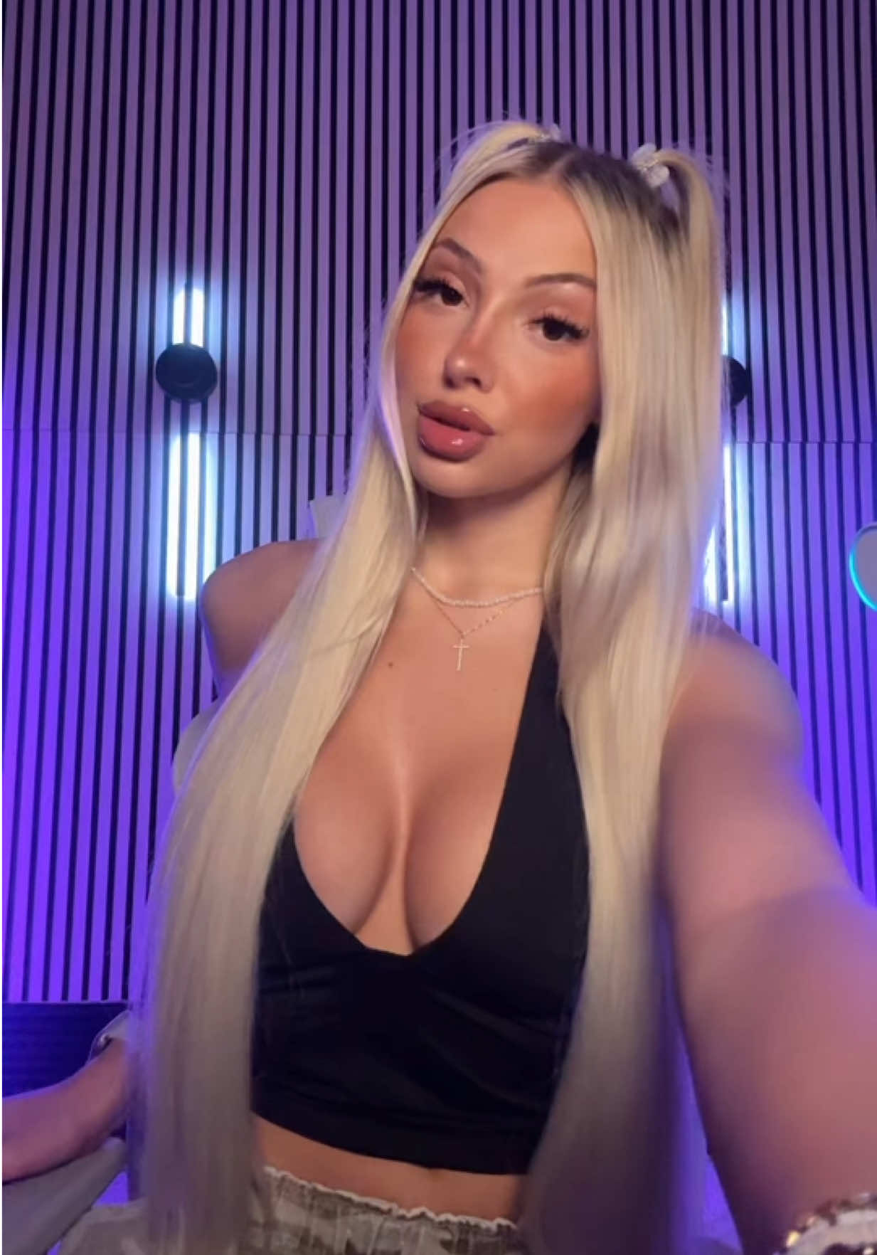 @LAUREN KAROV ๐