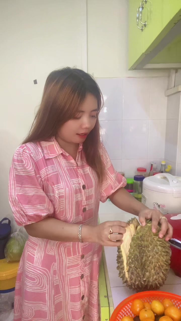@Shwe Store & Floral Service