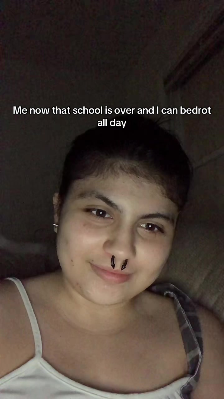 @🧟Asher_the.girl.kisser🧟