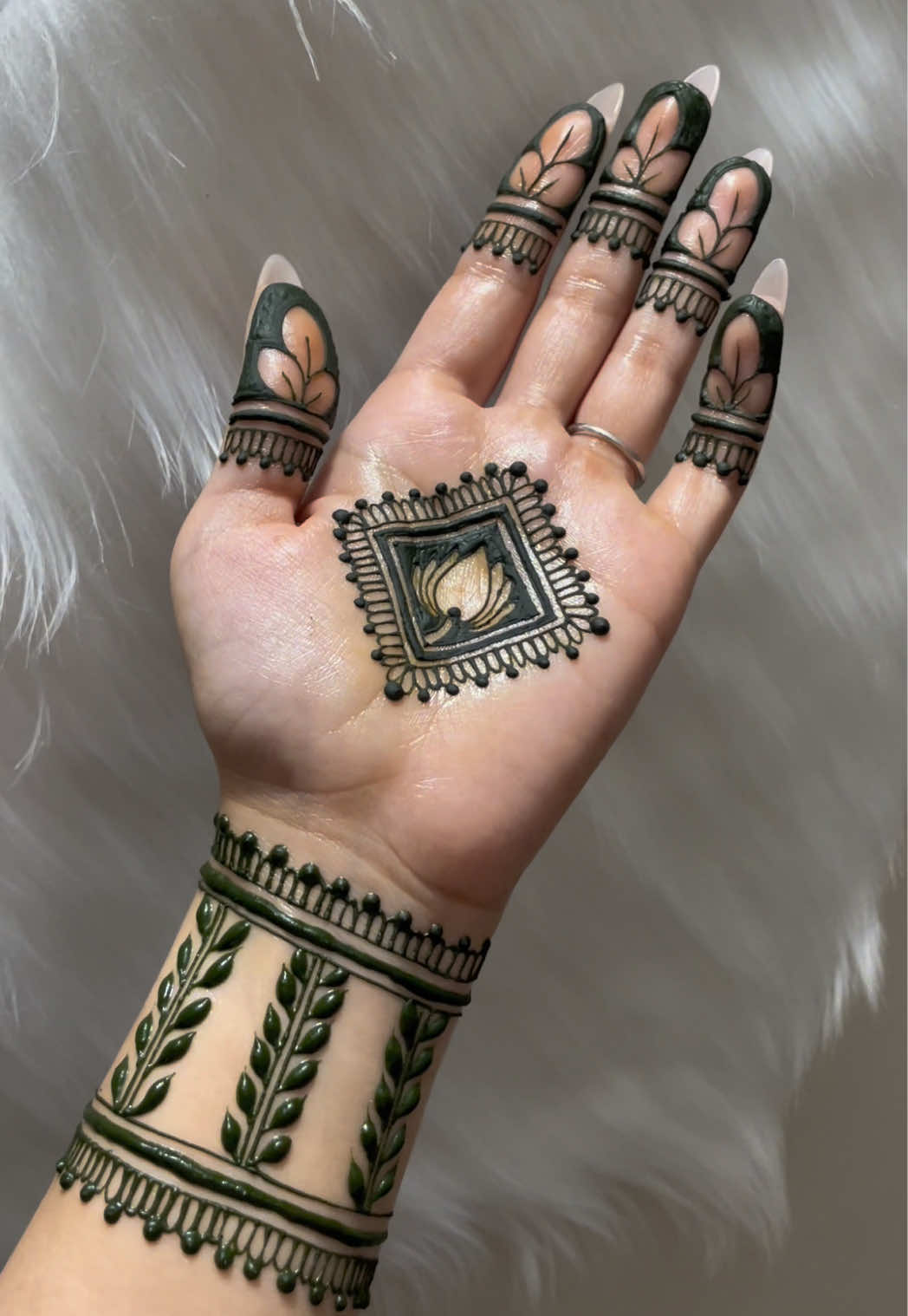 @charmsofmehandi
