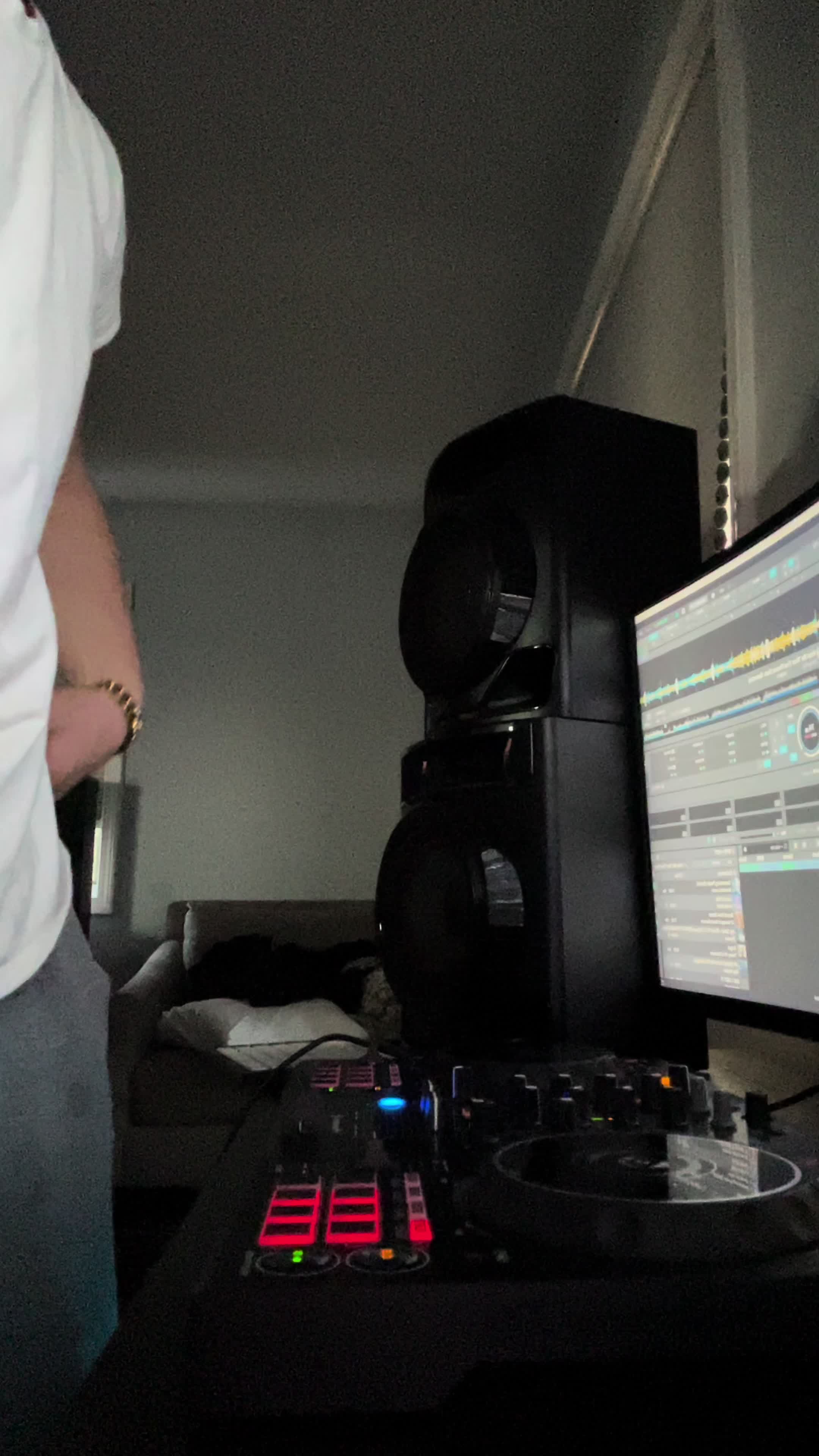 @dj4iv