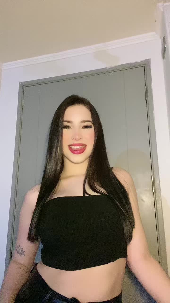 @Ashley Valentina💕