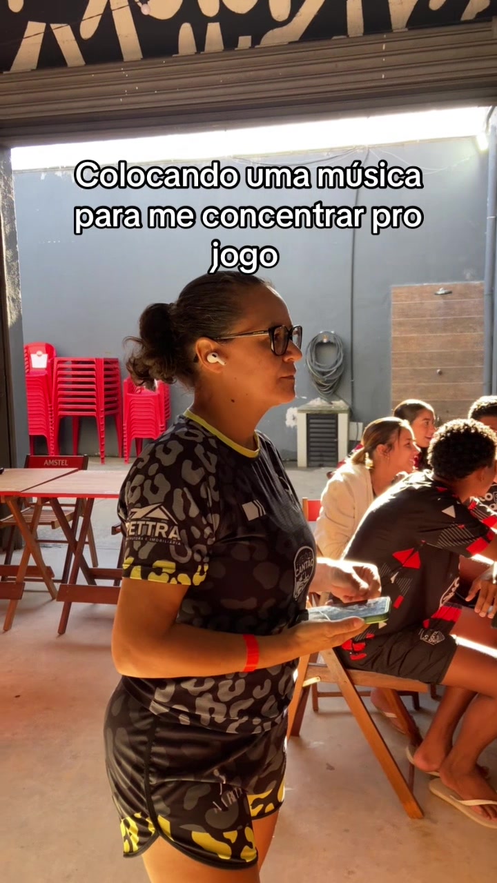 @Tia J&uacute;