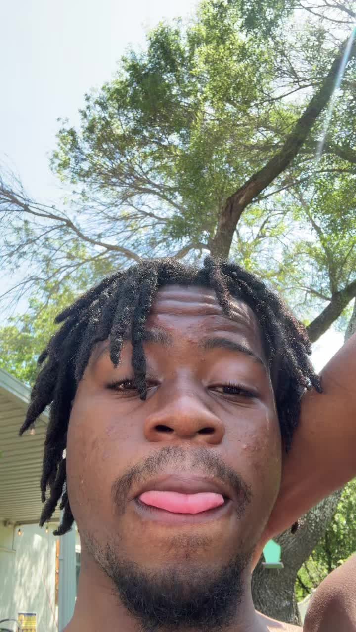 @moyoezzy
