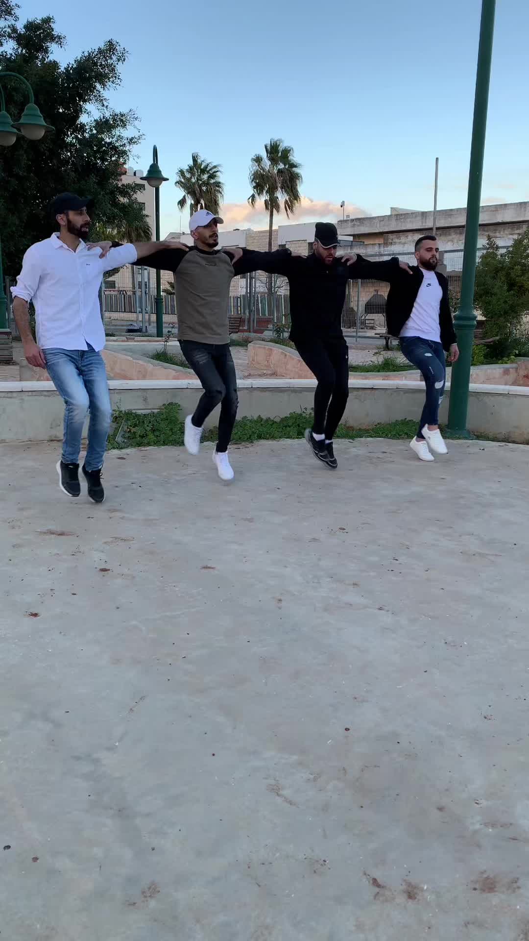@๐
a m j a d z a k i a๐