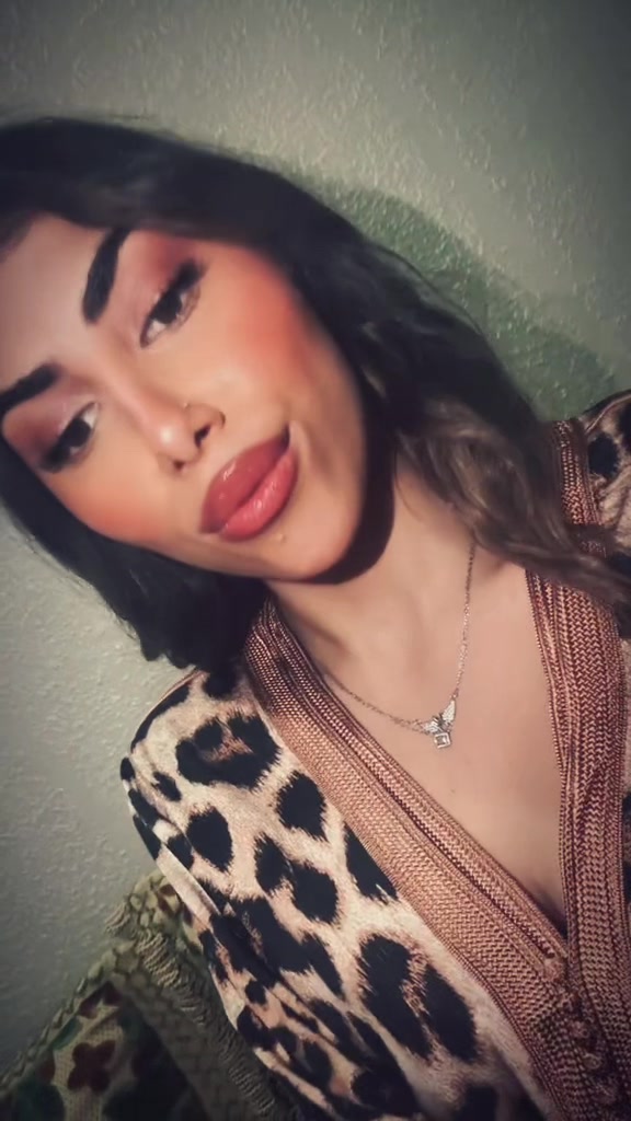 @👅