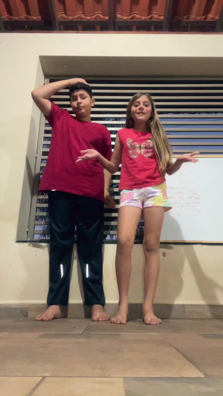 @Lavínia🩷✨