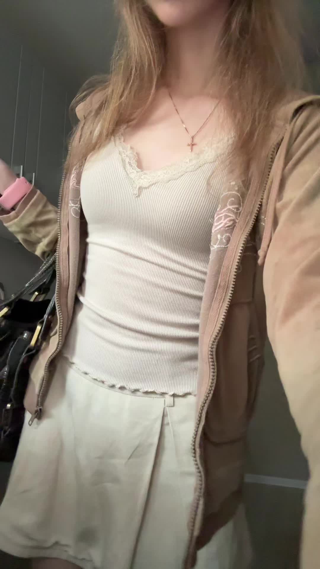 @>_*