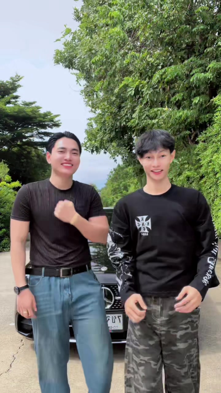 @Aung Kaung Myat (ခဝေး)