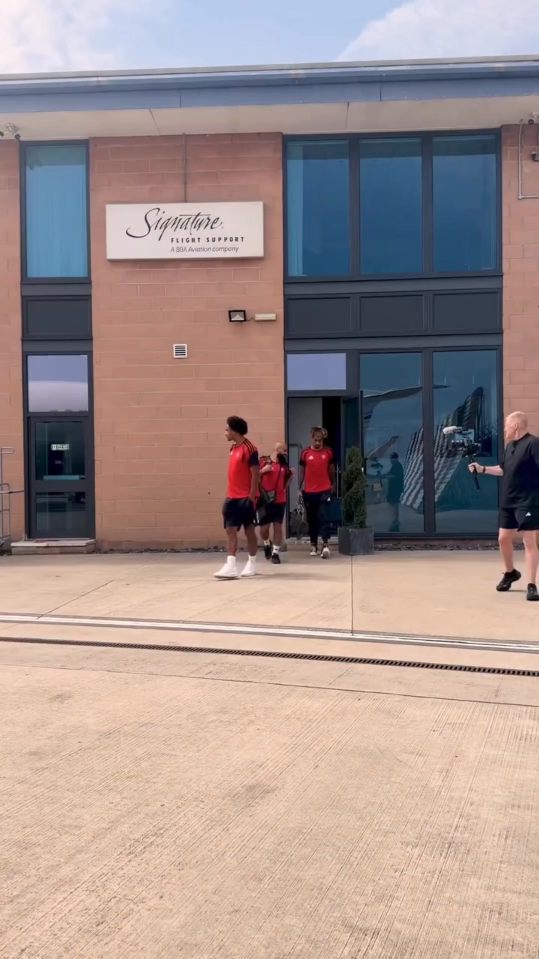 @MANCHESTER. IS. RED! &hearts;️ 🤩❤️