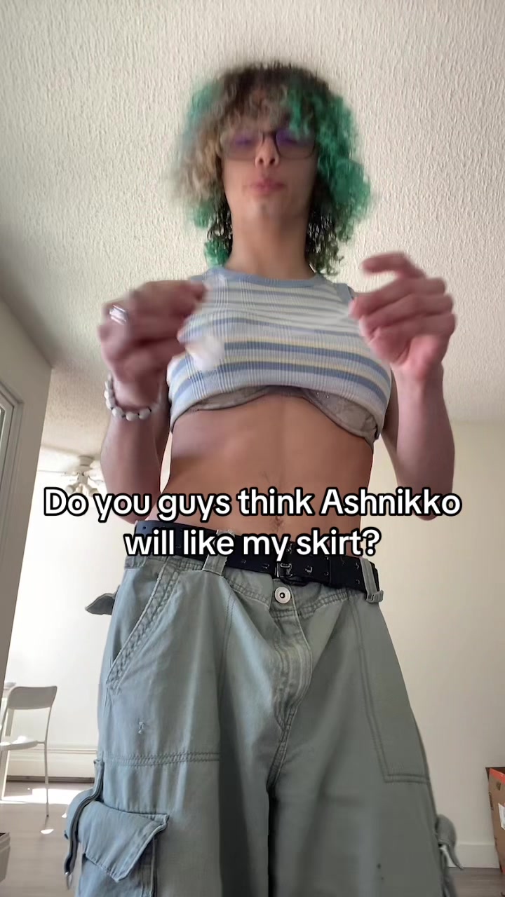 @shes_licking_thewall