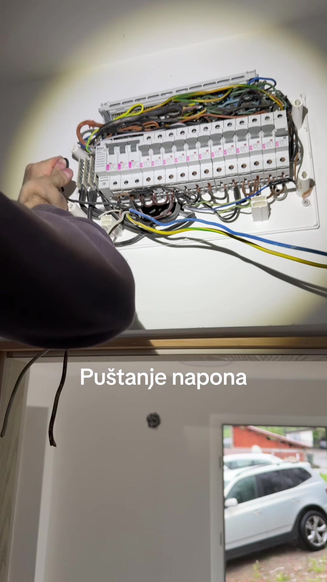 @Maksim Električar