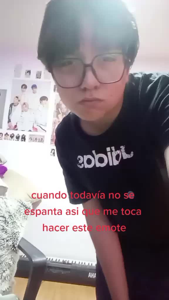@:3