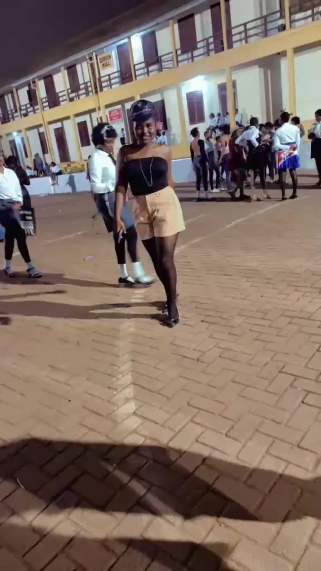 @Madam Bronii🤭🤍💎👩🏫🌎