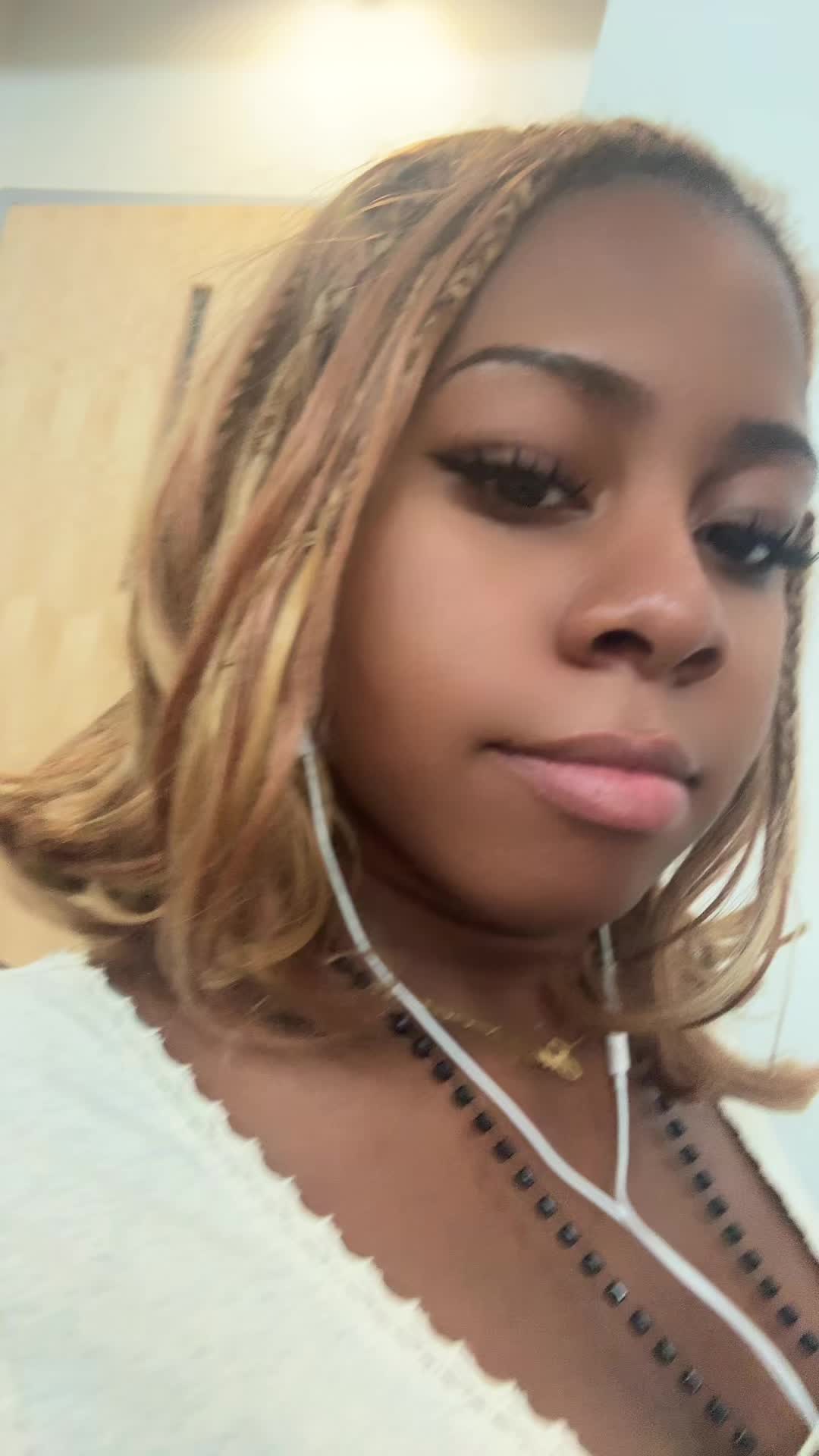 @Dollface
