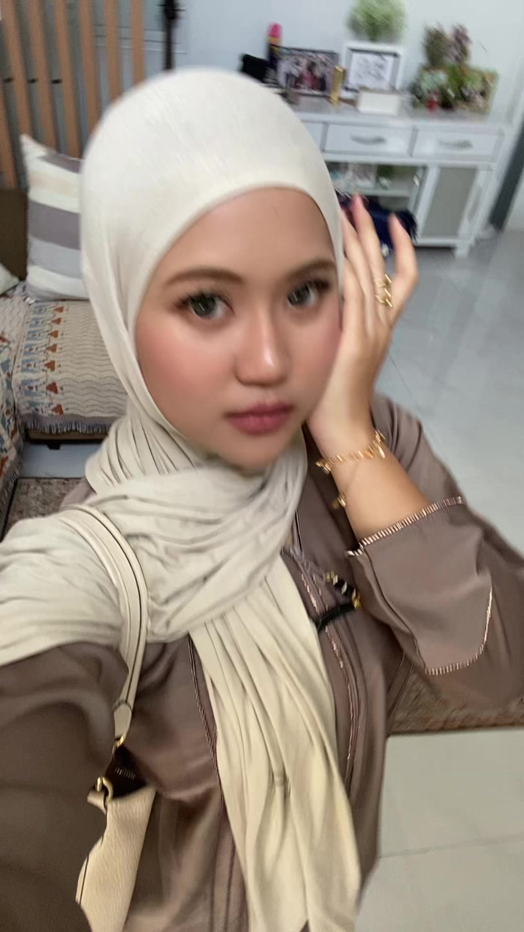 @cindyadiraa