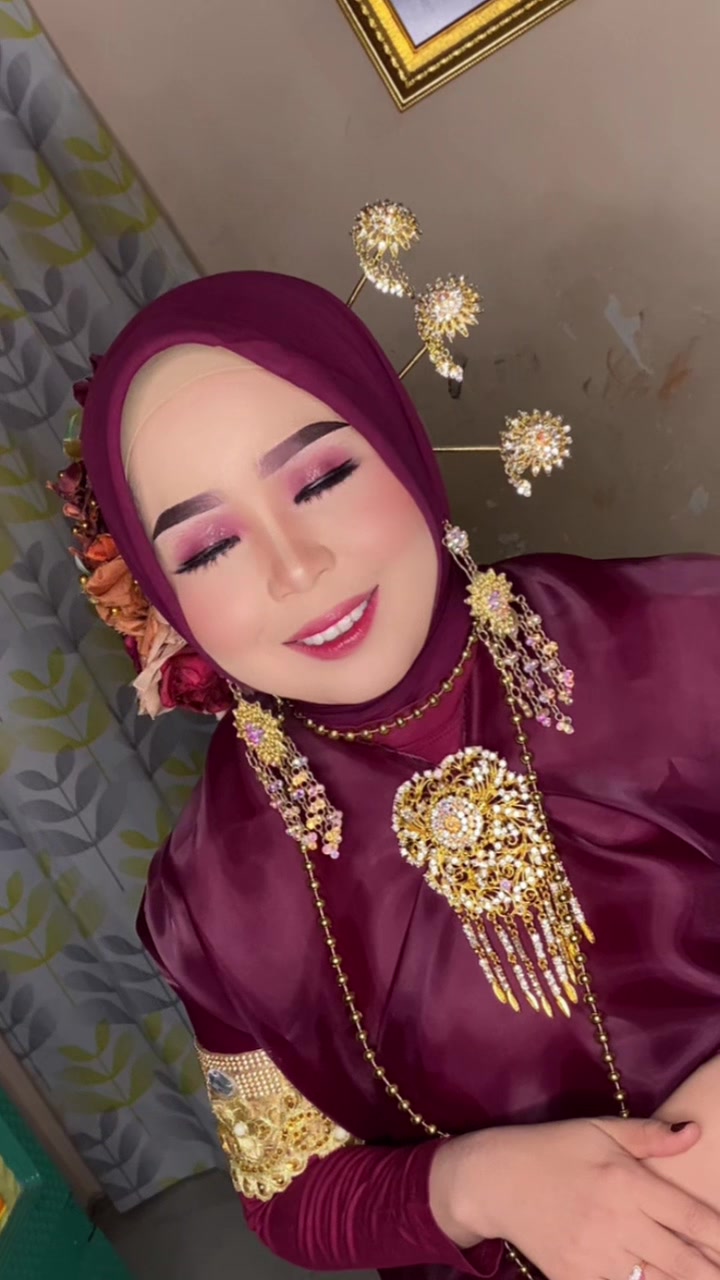 @Sidra Dean Yuraa