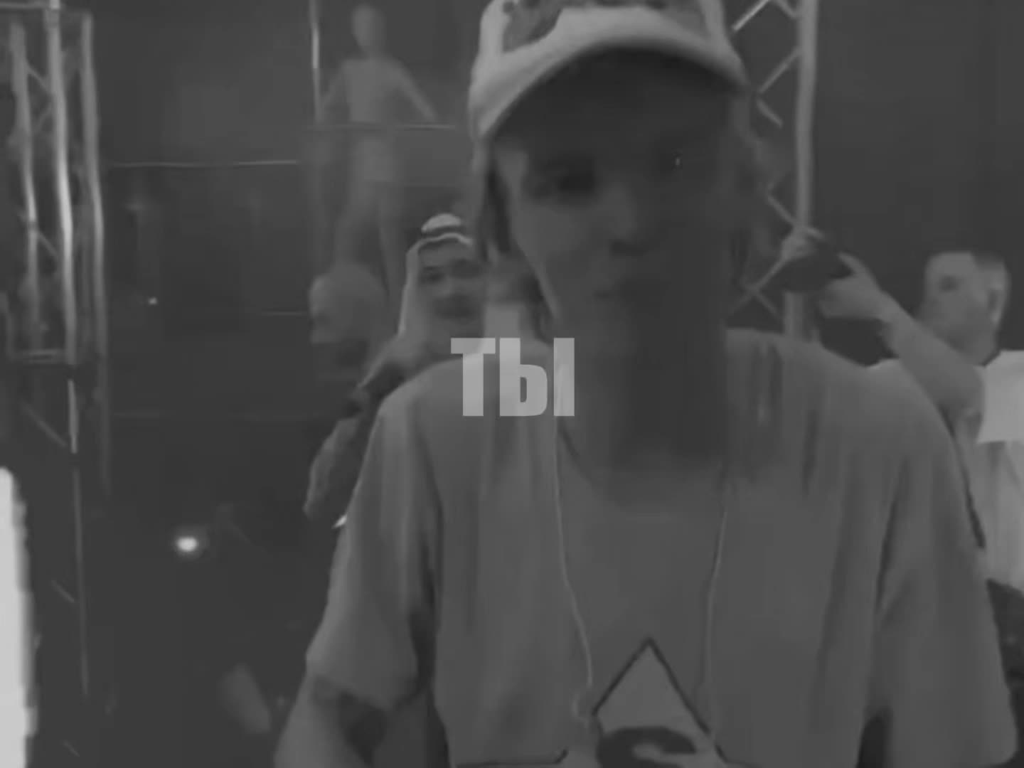 @b ‘ v