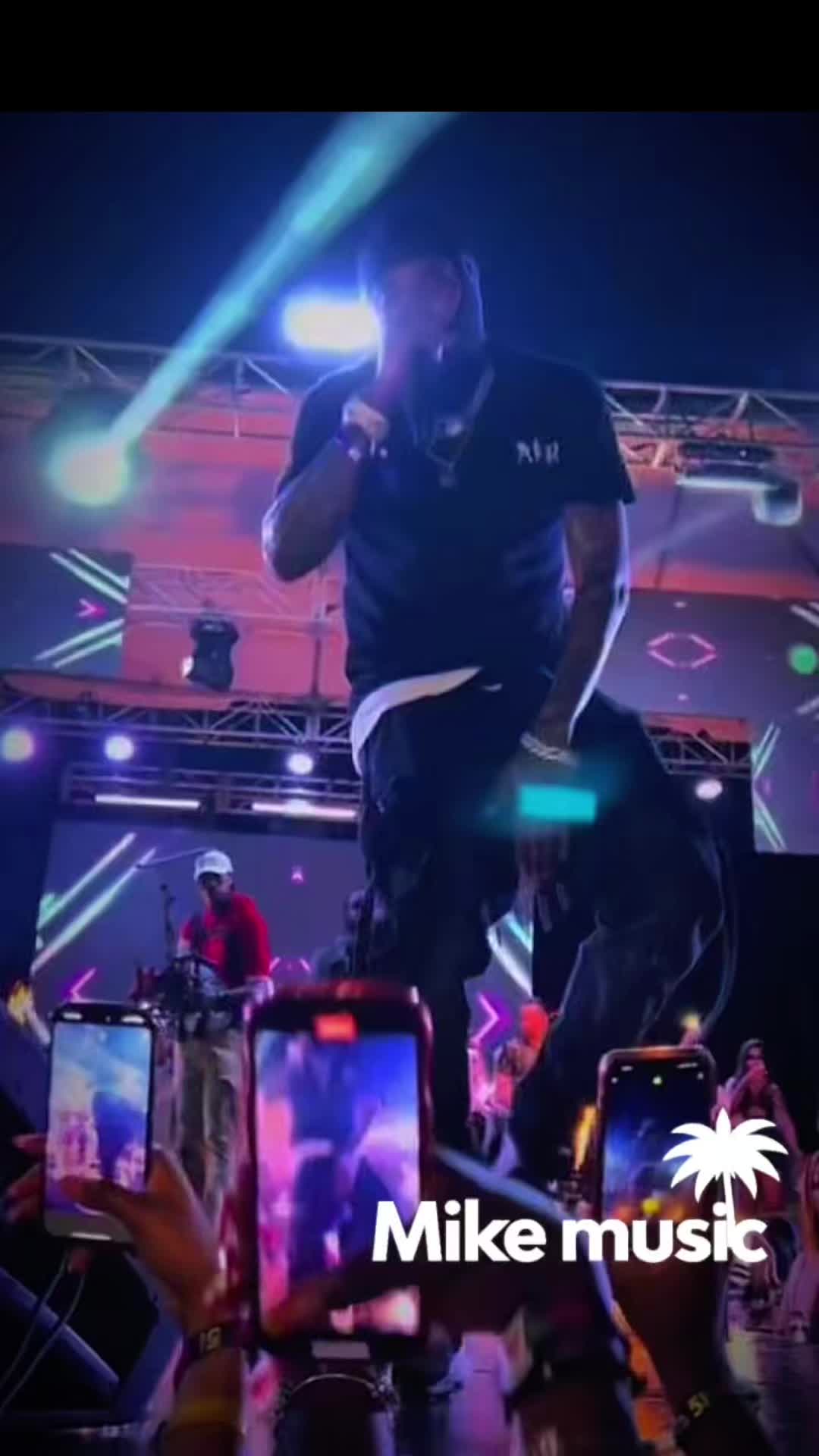 @𝙈𝙞𝙠𝙚𝙈𝙪𝙨𝙞𝙘🌴